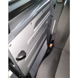 Rangement dans une porte latérale coulissante
