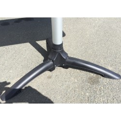Table démontable avec trépied et pliable