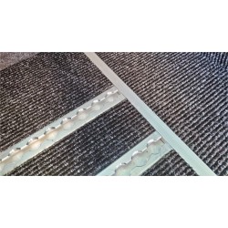 Tapis aiguilleté avant